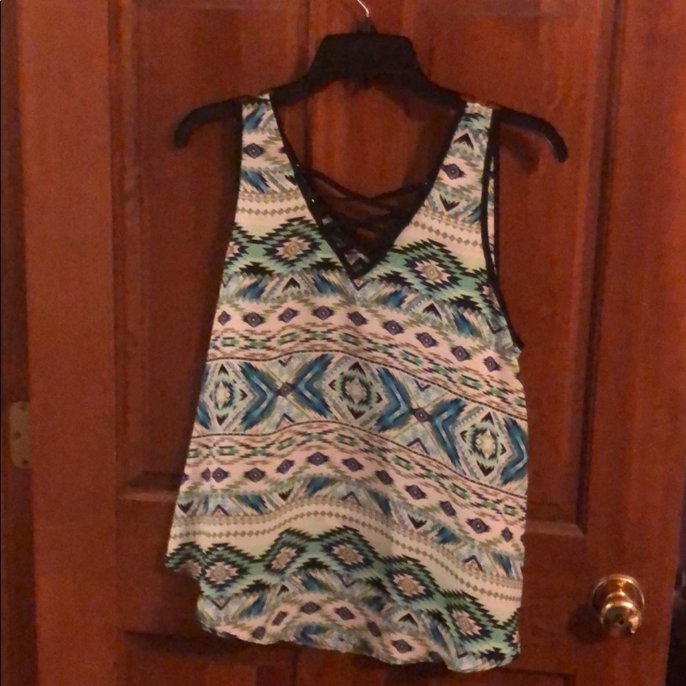 Junior’s L/XL Tank Top
